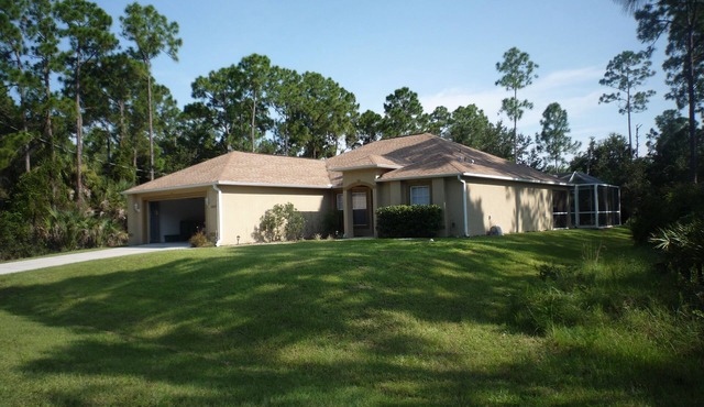 Three bedroom villa with pool, in a quiet location,close to Gulf Coast beaches