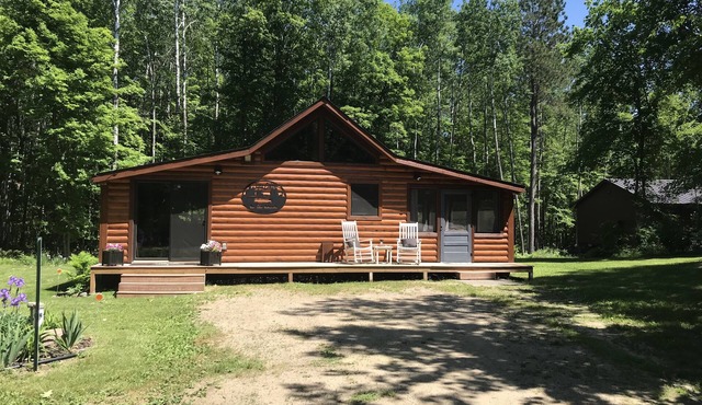 Tiny Cabin On Private 5 Acre Wooded Lot w/in 1.5 miles of WOMAN LAKE