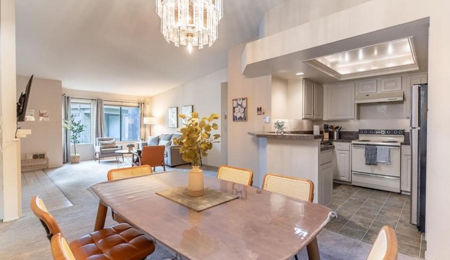 Tranquil Apt 2 King Suites Pet Friendly near DT Bellevue
