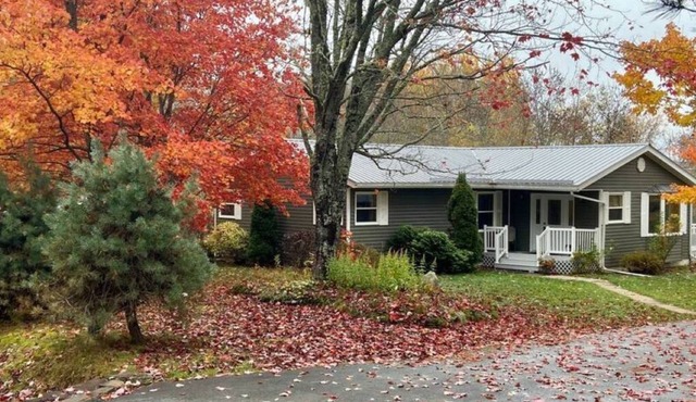 Tranquil lake house retreat at Washademoak Lake close to ATV trails