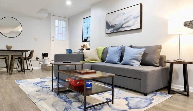 Trendy Apt in Bloomingdale - Parking