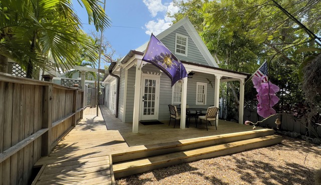Tropical Village: The Southern Cross - Quiet & gated. Pool/Porch/Pet friendly