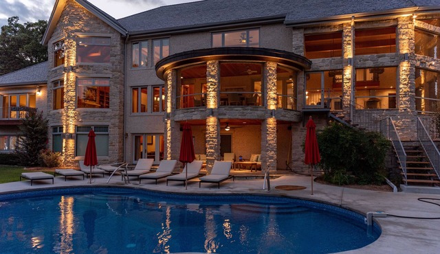 Tuckers Cove 7 Bedroom Home by RedAwning