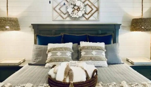 TWO Minute Walk to the Beach-Family Friendly Oceanside Resort-King Bed
