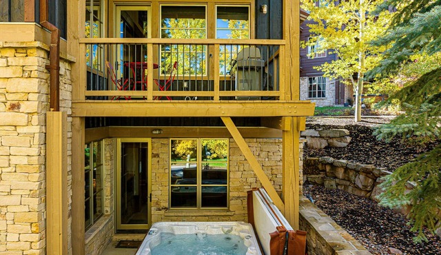 Unbeatable Location, Hot Tub, Luxury Townhome Park City Silver Star Ultimate! Ski In- Out!