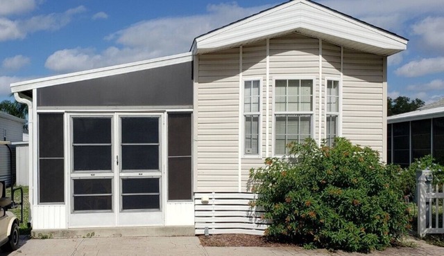 Unique 2-BDRM in Sun Outdoors Sarasota Resort - Includes Golf Cart - Sleeps 6!