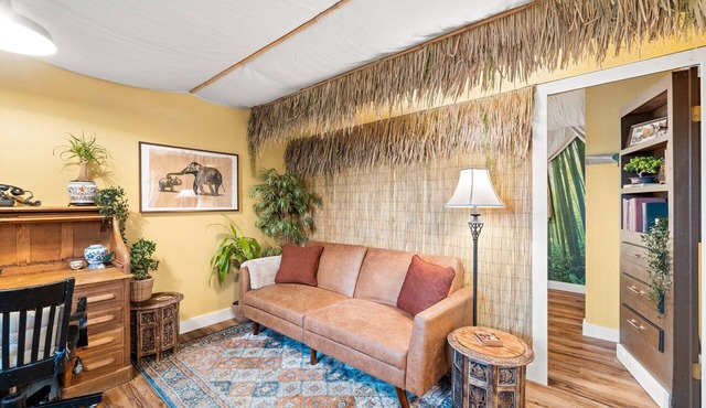 Unique Oasis + Escape Room