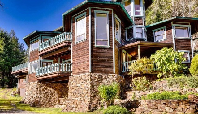 Unique & Spacious Secluded Woodland Home