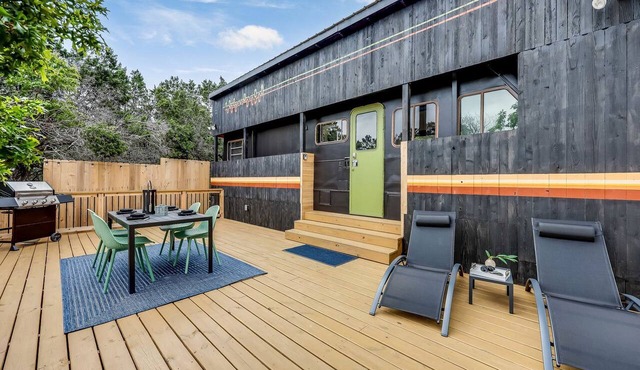 Unique Tiny House with Hot-tub, Fire Pit and Hiking Trail in Leander, Texas