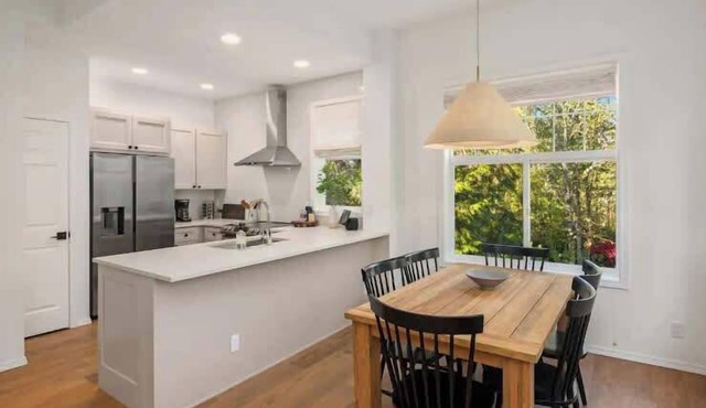 Unit 1 One Central · Spacious Newly Remodeled Executive Home - Unit 1