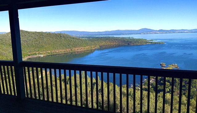 Unobstructed Views of the Lake!