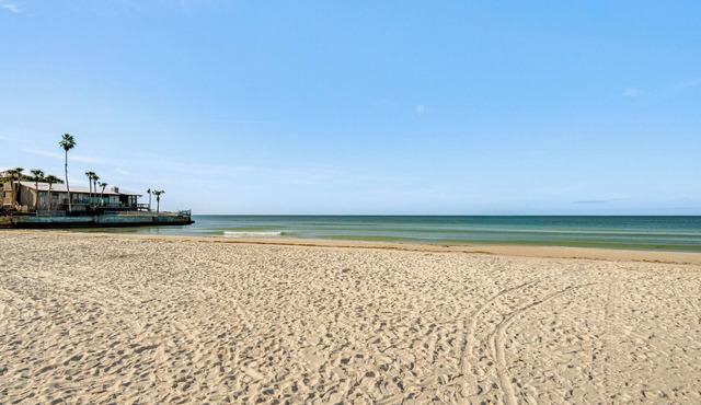 Unwind Poolside + Walk to Beach! Sarasota Retreat