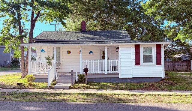Updated home 2 blocks from water in Colonial Beach-come visit Driftwood Cottage!