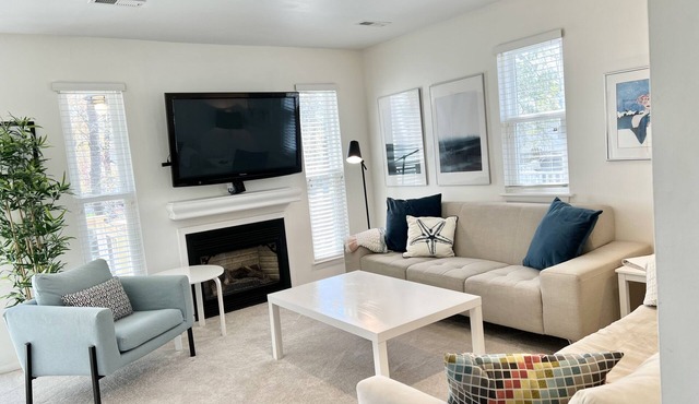 UPDATED IN 2022 @Oceanfront - 3 Blocks 2Beach! 2 Suites 2.5 bath - great deck!