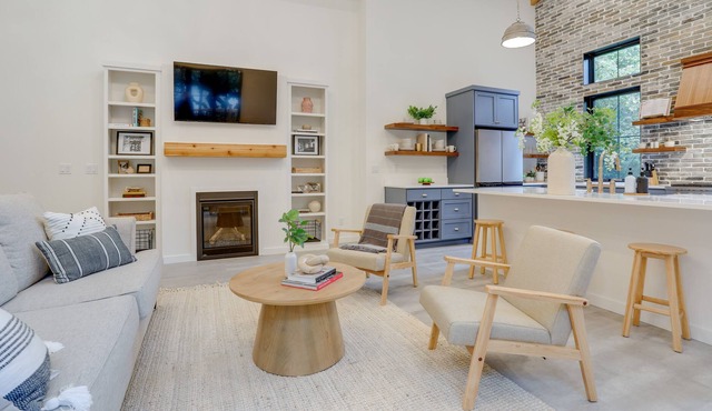 Updated Kirkland Cottage Near Juanita Beach Park!