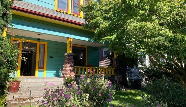 Urban Farmhouse - Relax and Explore