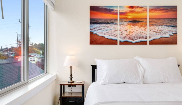 Urban Roosevelt/Greenlake Getaway