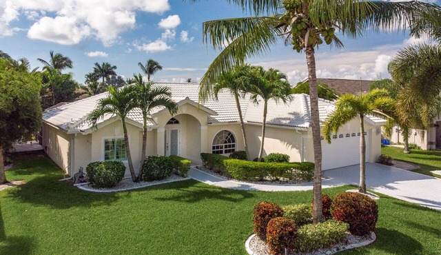 Vacation Villa - Cape Coral - Canal - Pool - Spa - Southern Exposure