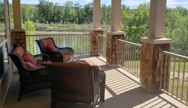 Valley Vistas - cozy home on the Red Deer River