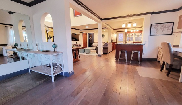 Vaulted Ceilings, Skylights, Screened Patio, Gourmet Kitchen