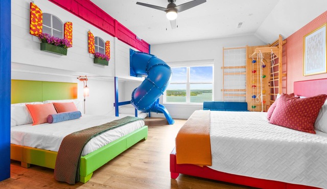 Vibrant Lake Views Hot Tub Arcade Fun Retreat