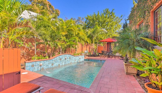 Vibrant Sarasota Studio < 1 Mile from the Beach!