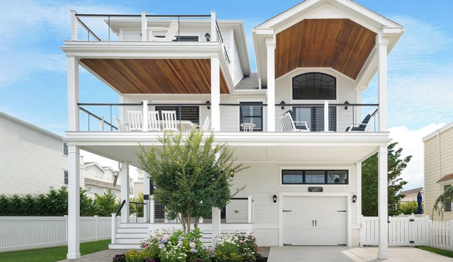 Victory Breeze - 7 bedroom - Luxury End Home - Ocean Views - Pool - Avalon, NJ