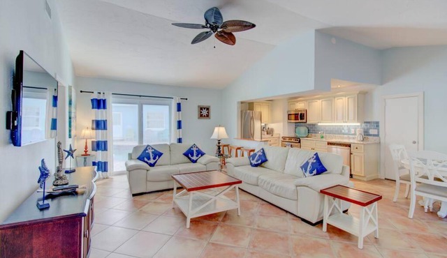 VILLA 6 walk to Beach 2 bedroom 2 Bath Pool