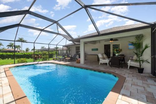 Villa Golden Palm 3BR Villa, heated Pool and Pet friendly