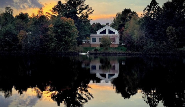 Villa Serrana : Our lakeside chalet, where tranquility meets breathtaking views
