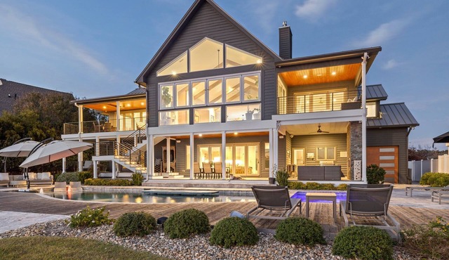 Villa Trevino - Luxury Accommodations With Deep Water Dockage