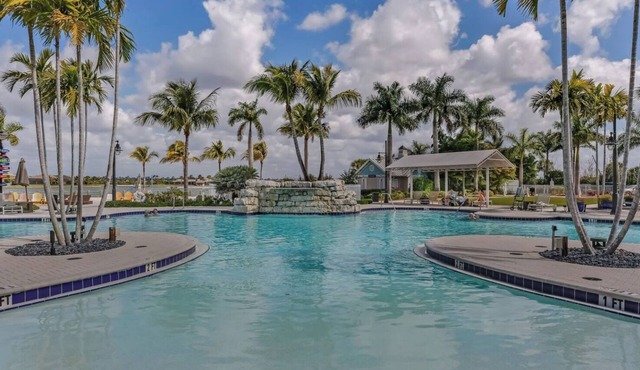VILLA with private Pool in Naples Reserve