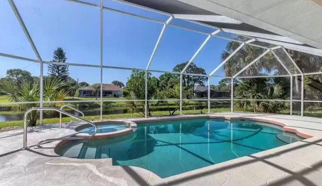 Villa with swimming pool & spa in quiet area