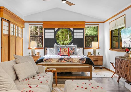 Volcano Tea House Cottage-SpaBath-HotTub-FirePlace