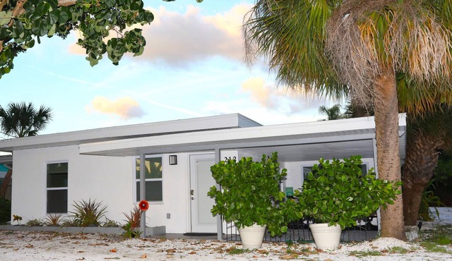 Walk to the beach in minutes from this recently remodeled condo.