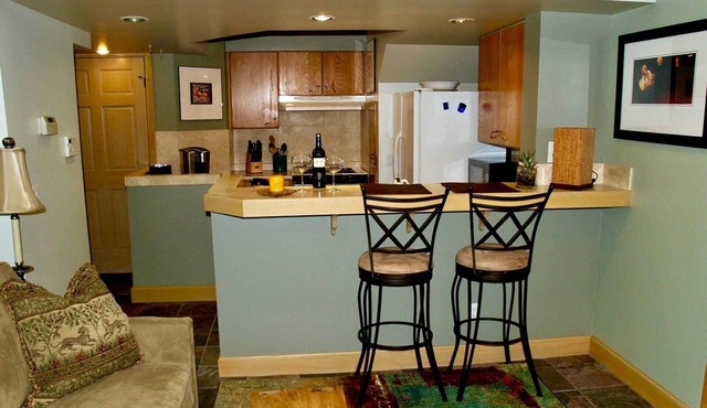 Walking neighborhood minutes from downtown
