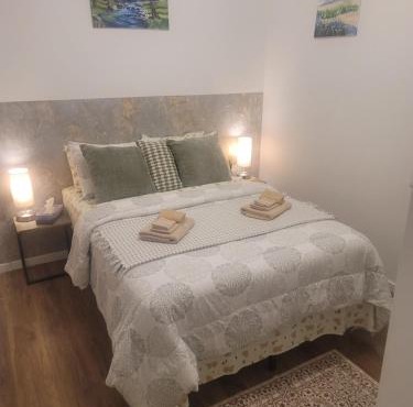 Warm cozy 1 bdrm close to Hwy
