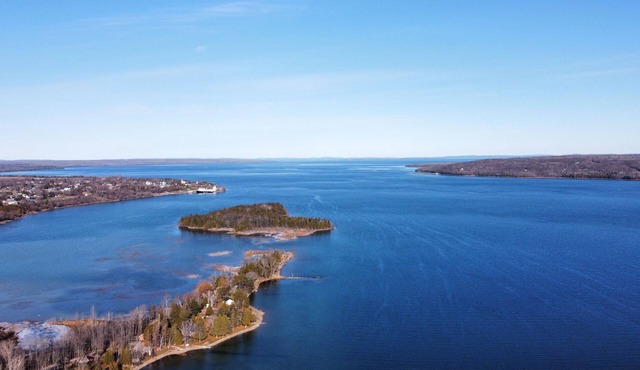 Waterfront 4 season cottage.
