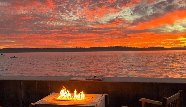Waterfront Beach Cottage on Puget Sound/West Seattle