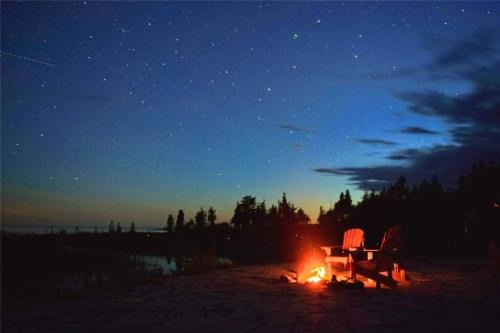 *WATERFRONT*BEAUTIFUL MODERN TOBERMORY COTTAGE