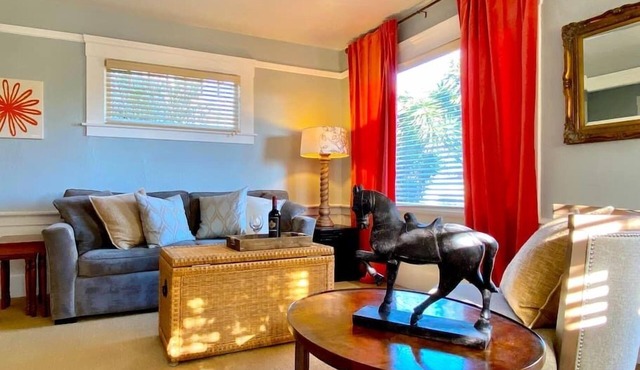 Waterfront Boutique Bungalow 3 Walk to Ferry to San Francisco Free WIFI Parking