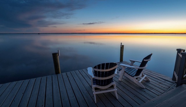 Waterfront Cottage w/Dock/Kayaks + Dog Friendly