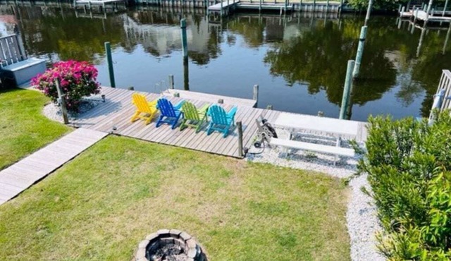 Waterfront! Game Room, Hot Tub, Kayaks, YMCA, Theater Room, Fire Pit, Dogs OK! in Kill Devil Hills