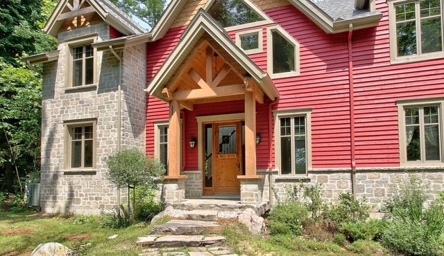 Waterfront Luxury Cottage with 5 Bedrooms and Inground Spa