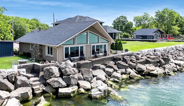 Waterfront Relaxing Cottage Ideal to Create New Memories in Ontario