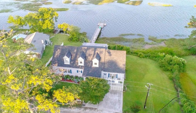 Waterfront tranquility! 3 Bedroom, 2 Bath with Sunroom