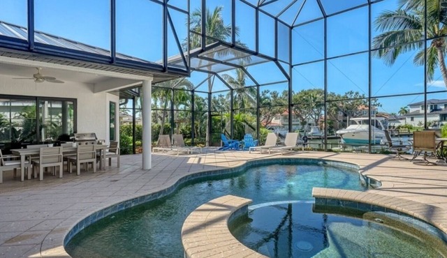 Waterfront Villa, private saltwater pool/hot tub