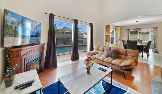 Waterside Escape - South-Facing Pool, 15 Minutes to Disney