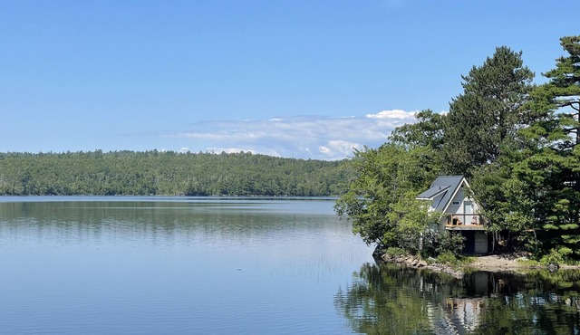 Waverley Guest House - a few feet from the lake!