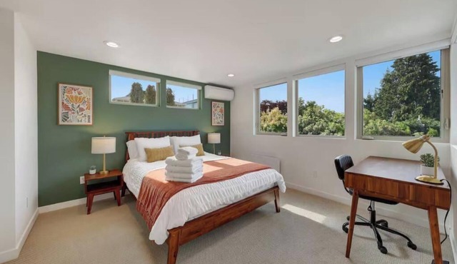 West Seattle Getaway Near Alki Beach & Water Taxi